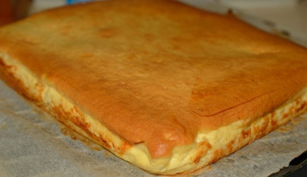 Prăjitură turnată cu brânză – delicioasa si pufoasa